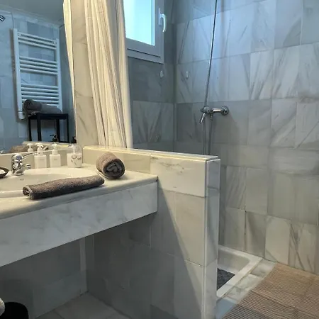 Beautiful 2 Bedroom In Puerto Banus ! Apartment *