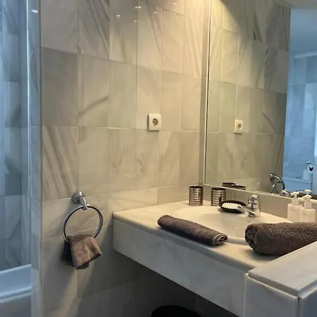 Apartment Beautiful 2 Bedroom In Puerto Banus ! *